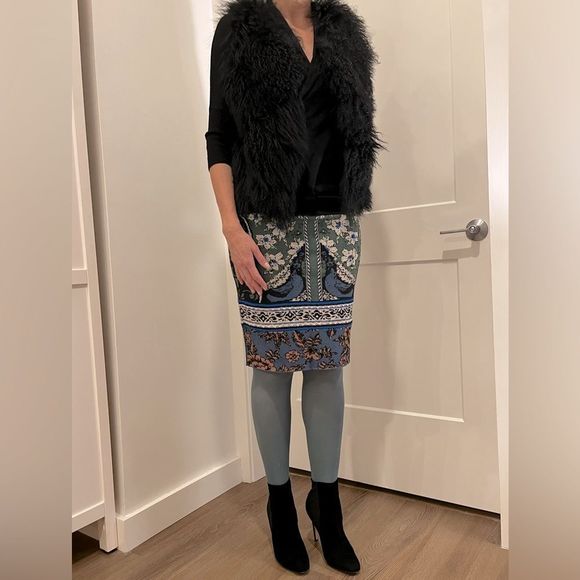 Belle Fare Tibetan Lamb fur black Vest. - Picture 8 of 8